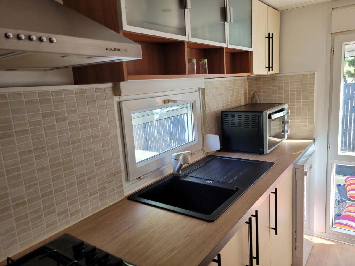 Mobil Home De Patricia Et Franck A Сижан Екстериор снимка