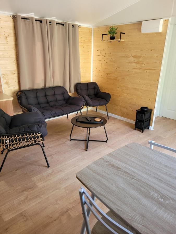 Mobil Home De Patricia Et Franck A Сижан Екстериор снимка